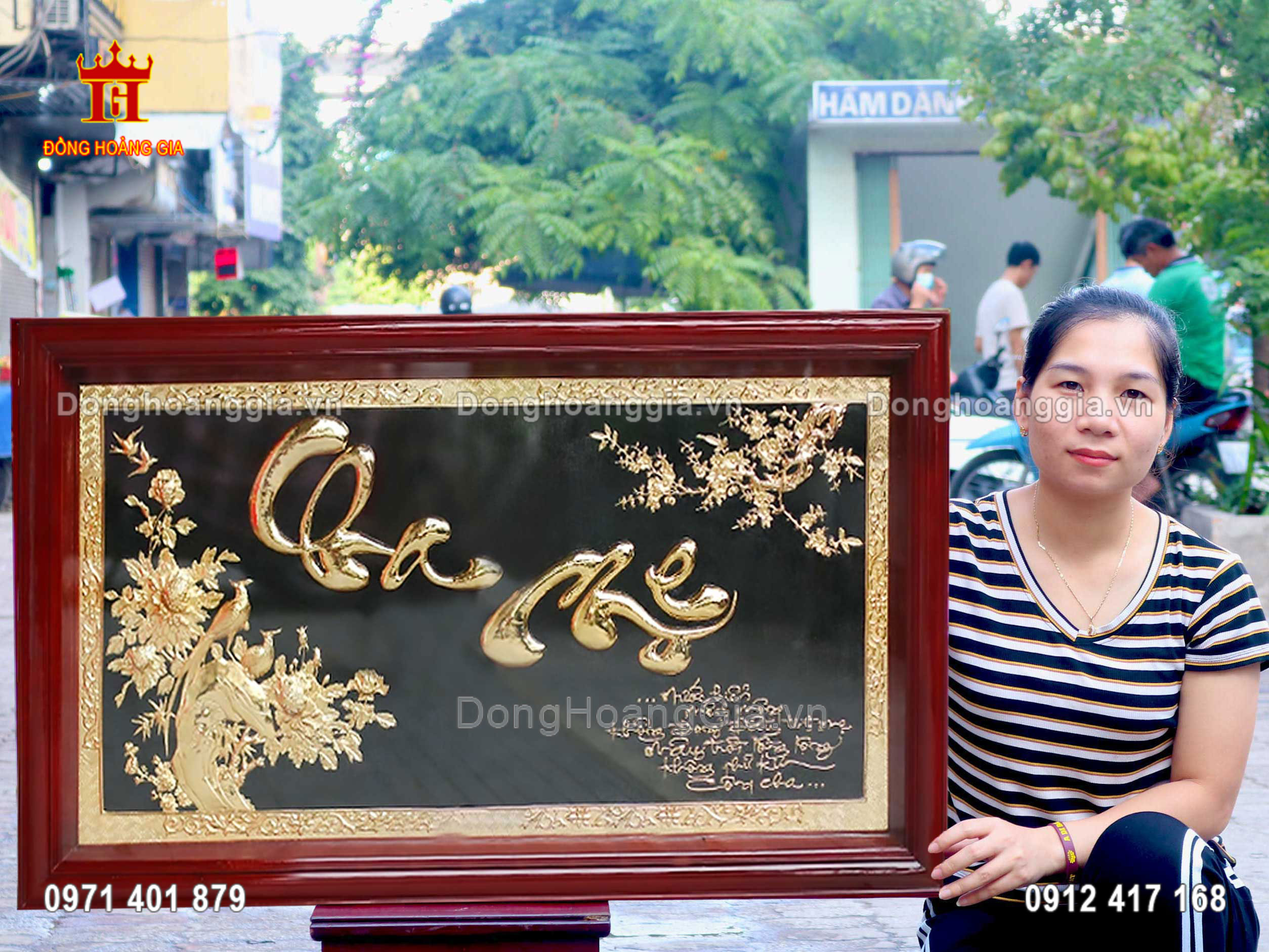 Tranh chữ cha mẹ bằng đồng mạ v&agrave;ng l&agrave; m&oacute;n qu&agrave; tặng mừng thọ &yacute; nghĩa